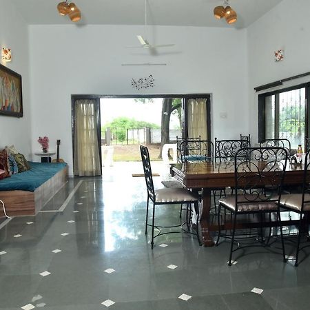 Whispering Woods Villa And Eco Farms โลนาวาลา ภายนอก รูปภาพ