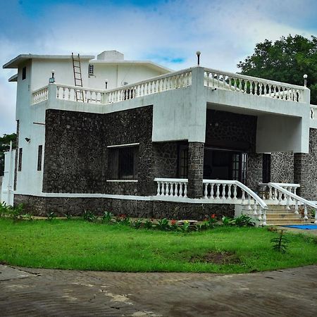 Whispering Woods Villa And Eco Farms โลนาวาลา ภายนอก รูปภาพ