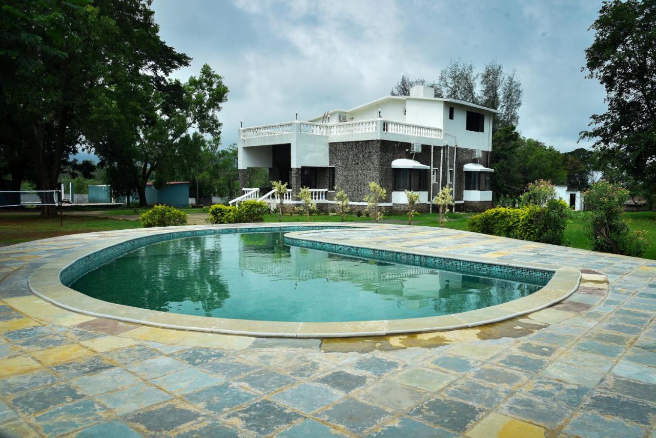 Whispering Woods Villa And Eco Farms โลนาวาลา ภายนอก รูปภาพ