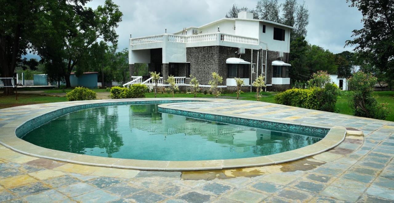 Whispering Woods Villa And Eco Farms โลนาวาลา ภายนอก รูปภาพ