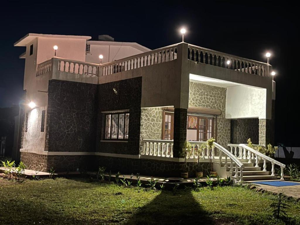 Whispering Woods Villa And Eco Farms โลนาวาลา ภายนอก รูปภาพ